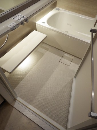 光＆水流で浮遊する極上バスタイムはTOTOシンラで