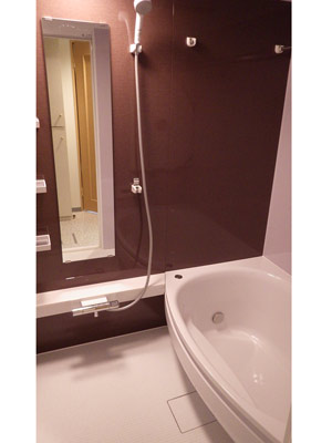 ワイド浴槽でゆったり広々