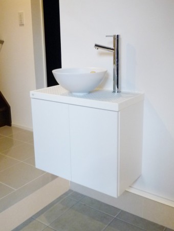 LIXILの「どこでも手洗」を玄関に設置