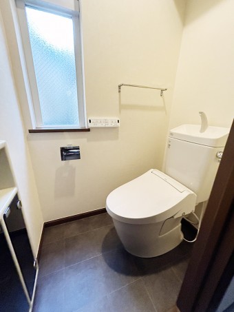 ベーシックであり確かな性能を備えたLIXIL「アメージュ便器」へお取替え