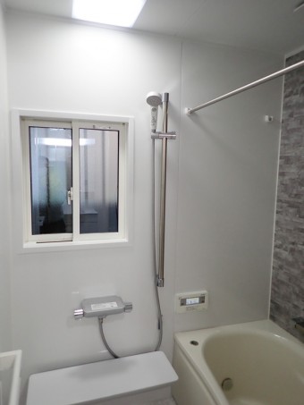 土台も補修し、安心して入浴できる浴室に