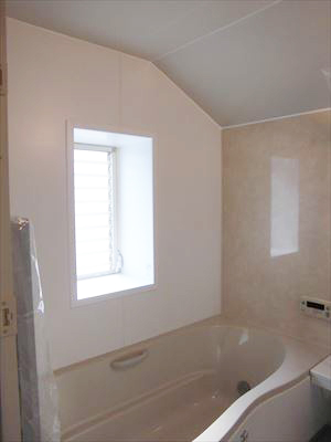 斜め天井の浴室交換！1116から1616へサイズアップ