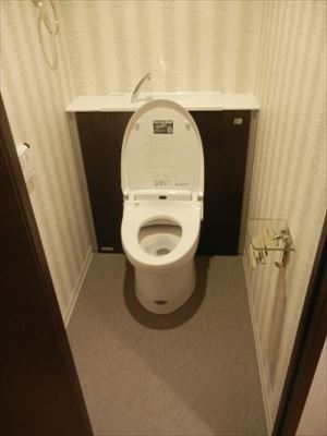 LIXIL　収納一体型トイレ　ピタでトイレリフォーム