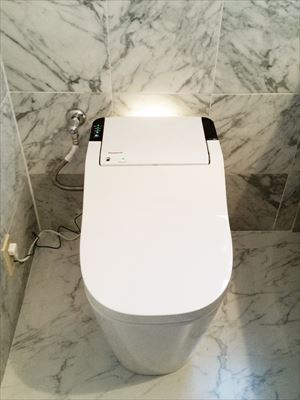 流すたびに泡でキレイ　Panasonic新型アラウーノに交換　