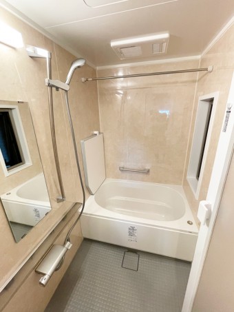 お湯が真上から降り注ぎシャワーだけでもたっぷりリラックス