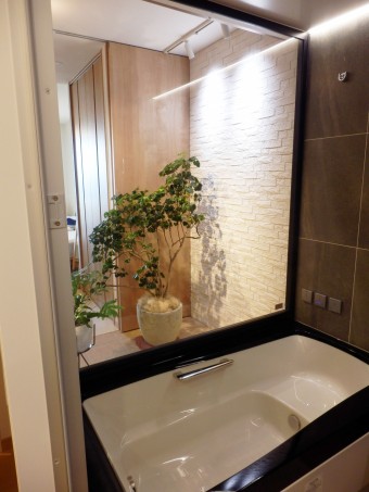 パティオ（中庭）で癒しのバスタイム